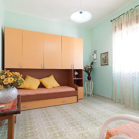 The Green Sea Small House Apartment *